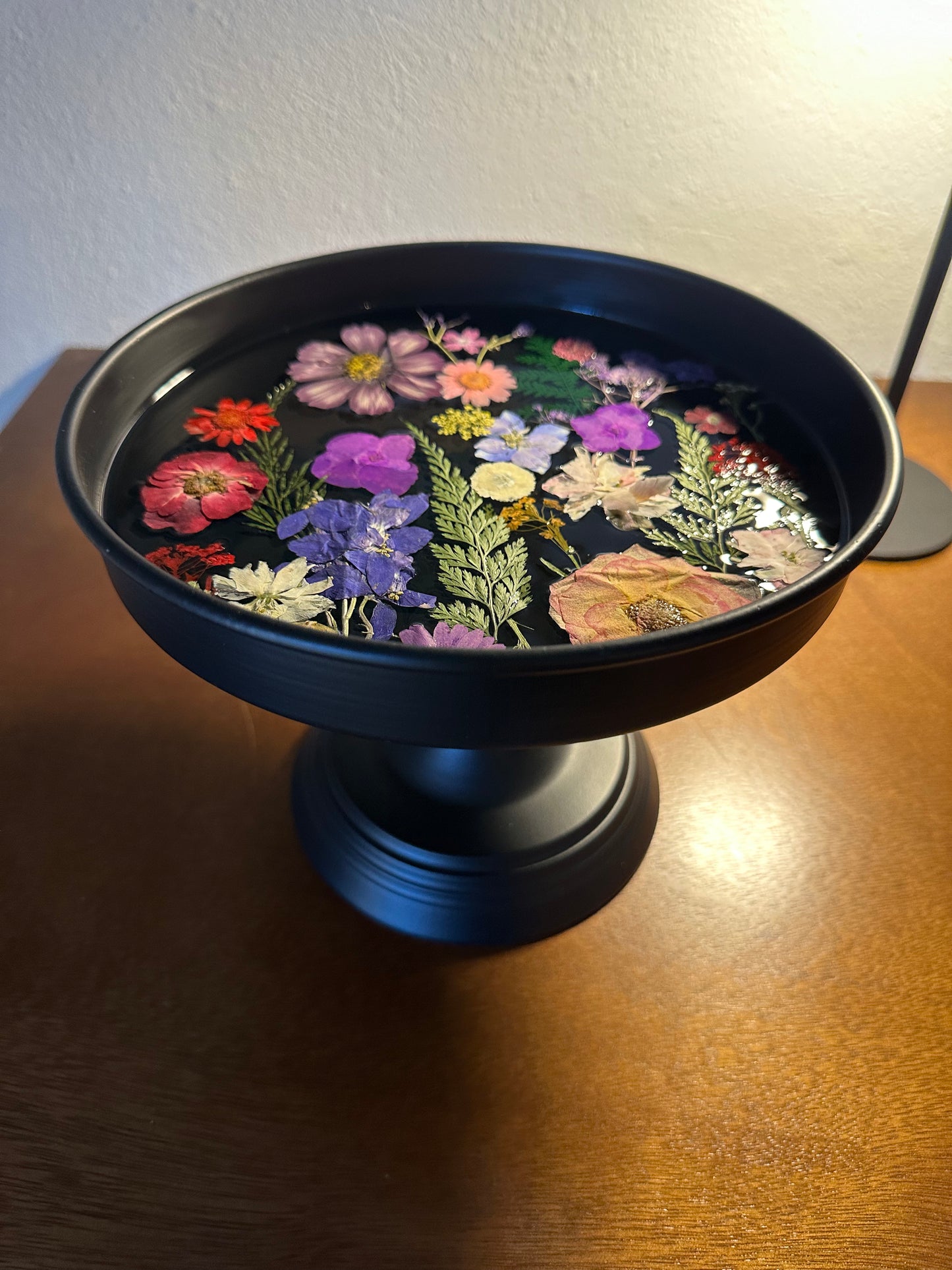 Black Metal Standing Platter